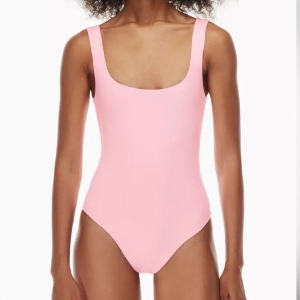 Aritzia Babaton bodysuit